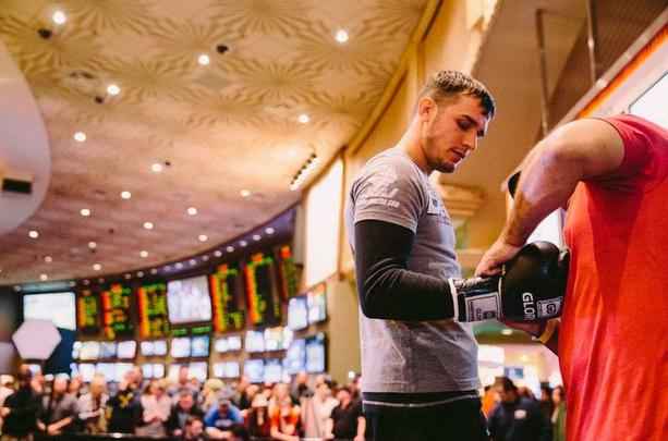 Imagens do treino aberto do UFC 182 em Las Vegas - Myles Jury