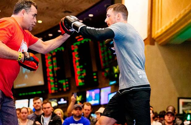 Imagens do treino aberto do UFC 182 em Las Vegas - Myles Jury