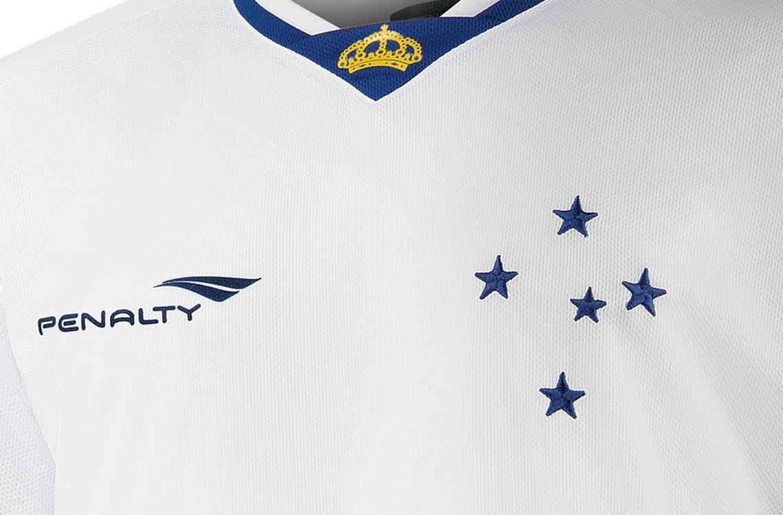 Detalhes da nova camisa branca do Cruzeiro, fornecida pela Penalty (imagens obtidas pelo Superesportes)