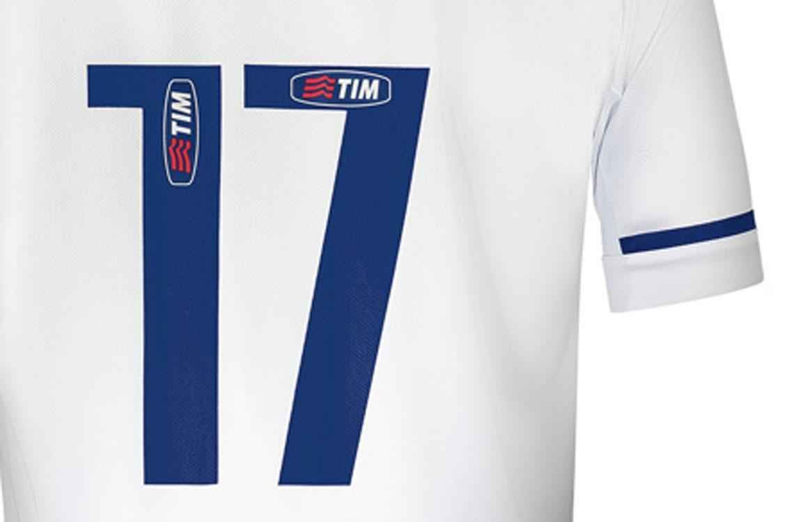 Detalhes da nova camisa branca do Cruzeiro, fornecida pela Penalty (imagens obtidas pelo Superesportes)