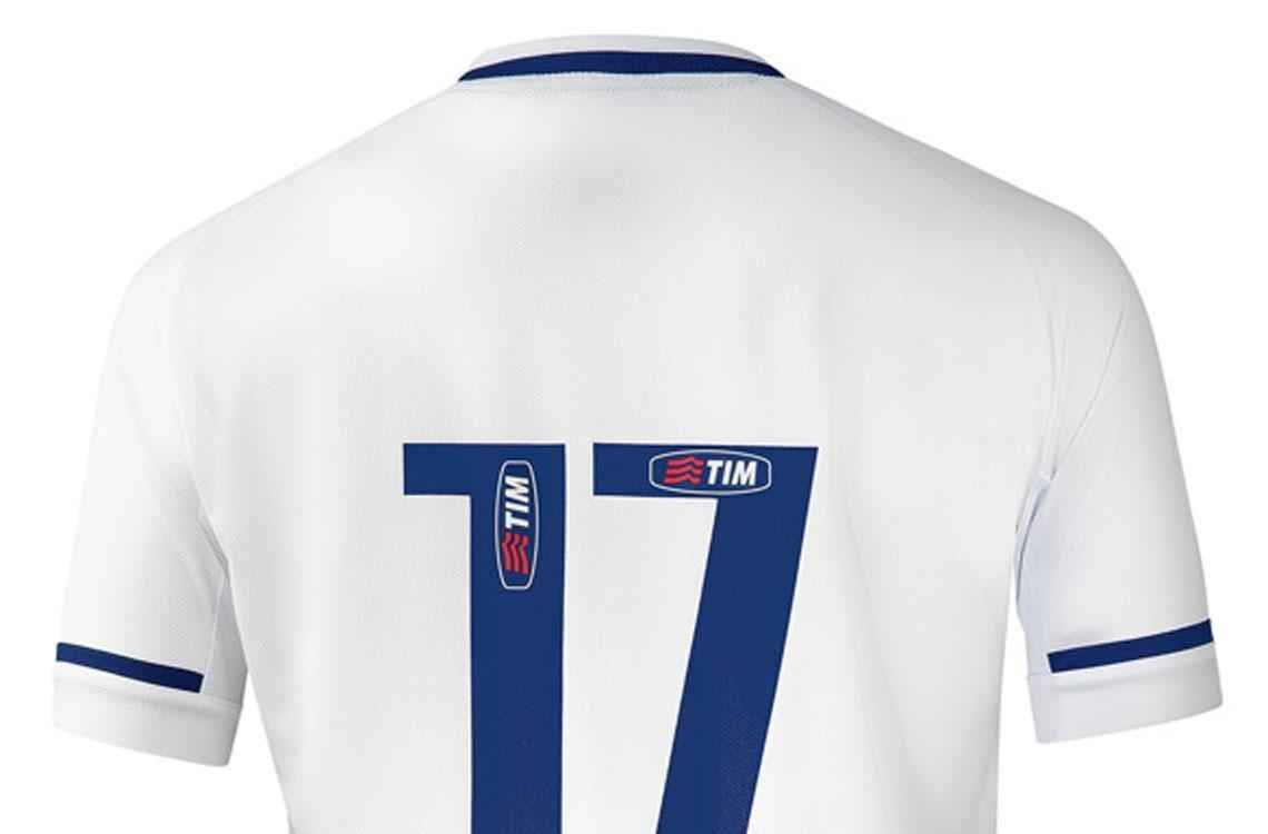 Detalhes da nova camisa branca do Cruzeiro, fornecida pela Penalty (imagens obtidas pelo Superesportes)