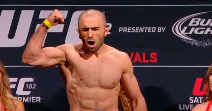 Confira as imagens da pesagem do UFC 182 - Omari Akhmedov 
