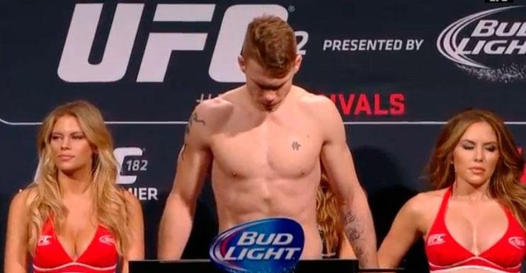 Confira as imagens da pesagem do UFC 182 - Paul Felder