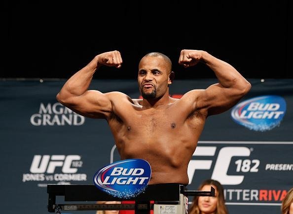 Confira as imagens da pesagem do UFC 182 - Daniel Cormier