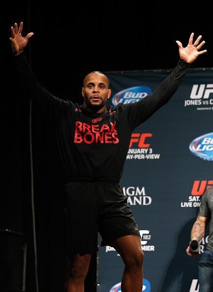 Confira as imagens da pesagem do UFC 182 - Daniel Cormier