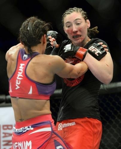 Marion Reneau (roupa vermelha) venceu Alexis Dufresne por deciso unnime