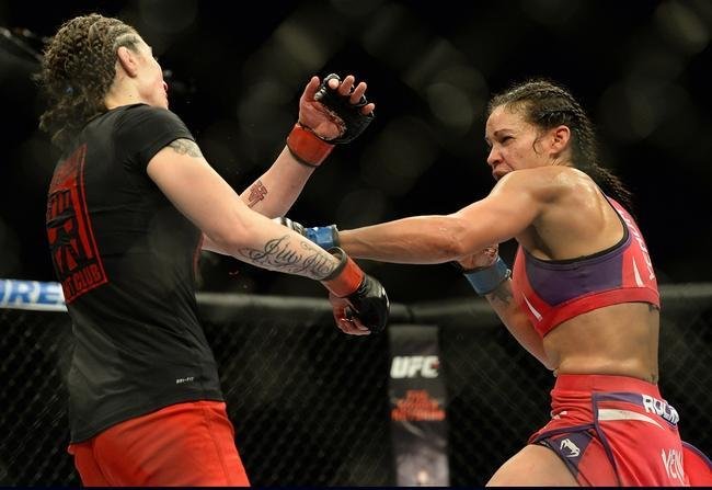 Marion Reneau (roupa vermelha) venceu Alexis Dufresne por deciso unnime