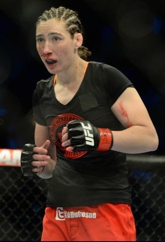 Marion Reneau (roupa vermelha) venceu Alexis Dufresne por deciso unnime