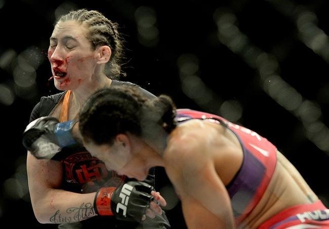 Marion Reneau (roupa vermelha) venceu Alexis Dufresne por deciso unnime