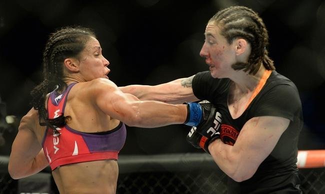 Marion Reneau (roupa vermelha) venceu Alexis Dufresne por deciso unnime