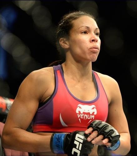 Marion Reneau (roupa vermelha) venceu Alexis Dufresne por deciso unnime