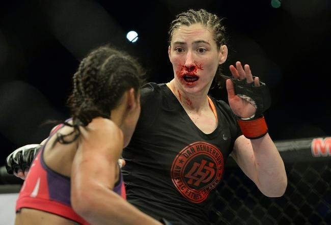 Marion Reneau (roupa vermelha) venceu Alexis Dufresne por deciso unnime