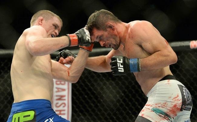 Evan Dunham (bermuda azul) venceu Rodrigo Damm por deciso unnime