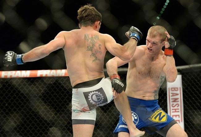 Evan Dunham (bermuda azul) venceu Rodrigo Damm por deciso unnime