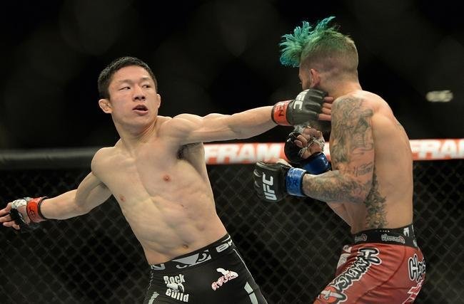  Kyogi Horiguchi (bermuda preta) venceu Louis Gaudinot por deciso unnime