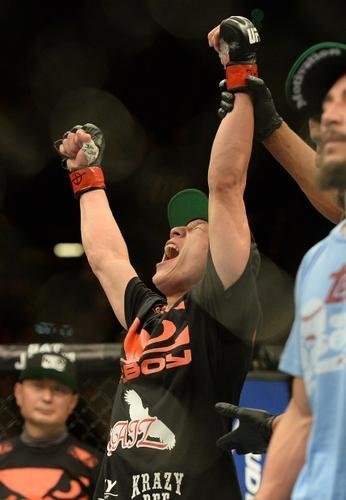  Kyogi Horiguchi (bermuda preta) venceu Louis Gaudinot por deciso unnime