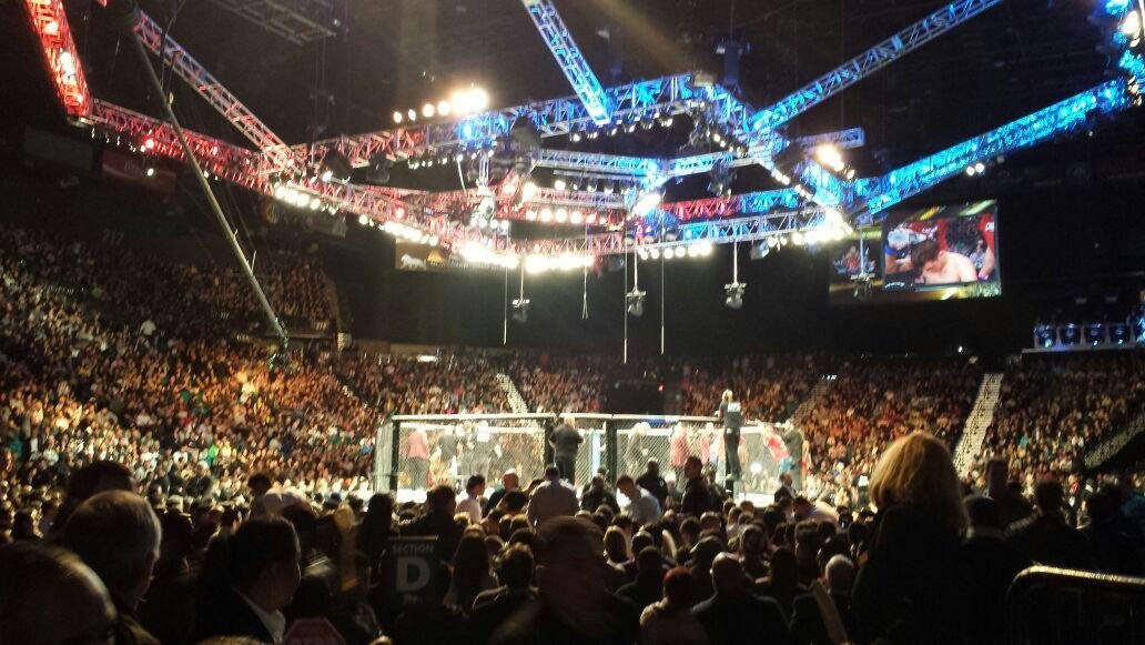 MGM Grand Garden Arena lotada durante as lutas do cad principal