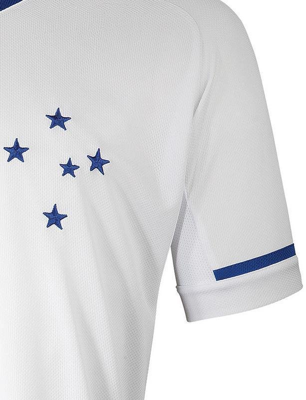 Torcedor poder comprar o novo uniforme sem marcas de patrocinadores