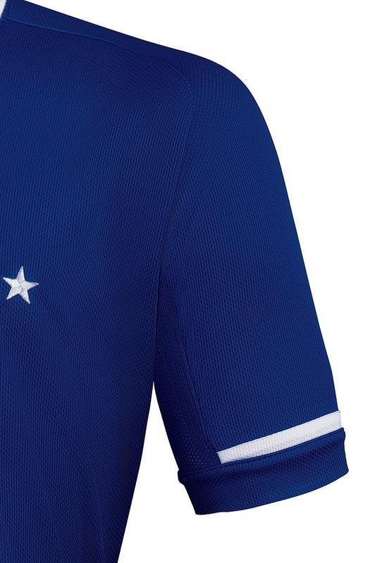 Torcedor poder comprar o novo uniforme sem marcas de patrocinadores