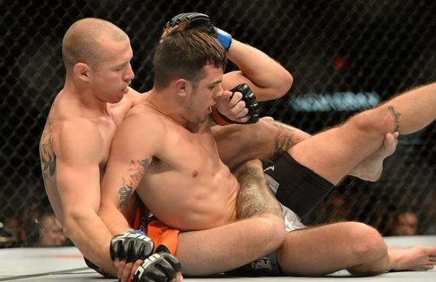 Donald Cerrone (bermuda laranja) venceu Myles Jury por decisão unânime