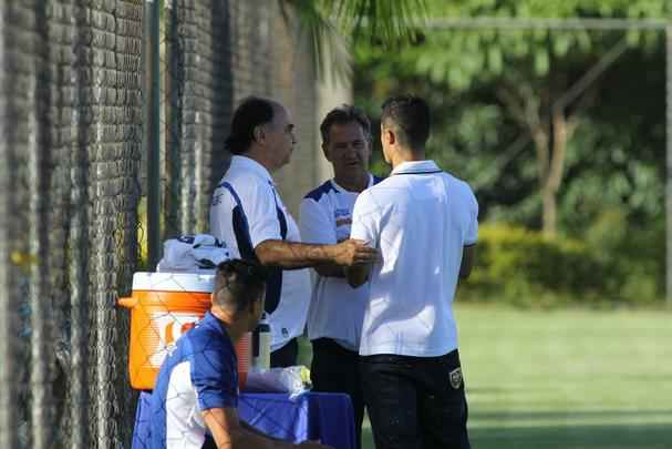 Lateral-esquerdo se despediu do Cruzeiro aps acertar transferncia para o Dnipro