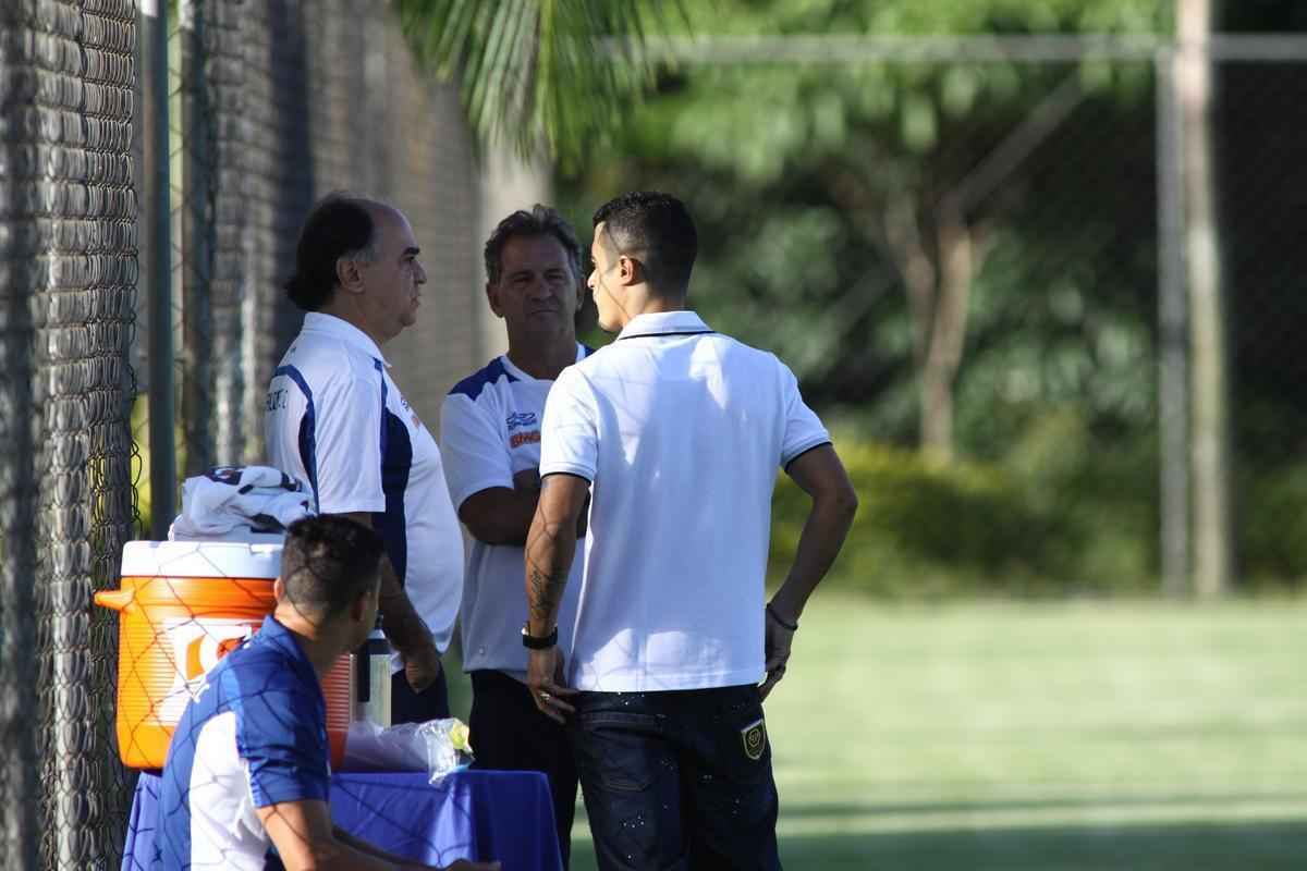 Lateral-esquerdo se despediu do Cruzeiro após acertar transferência para o Dnipro