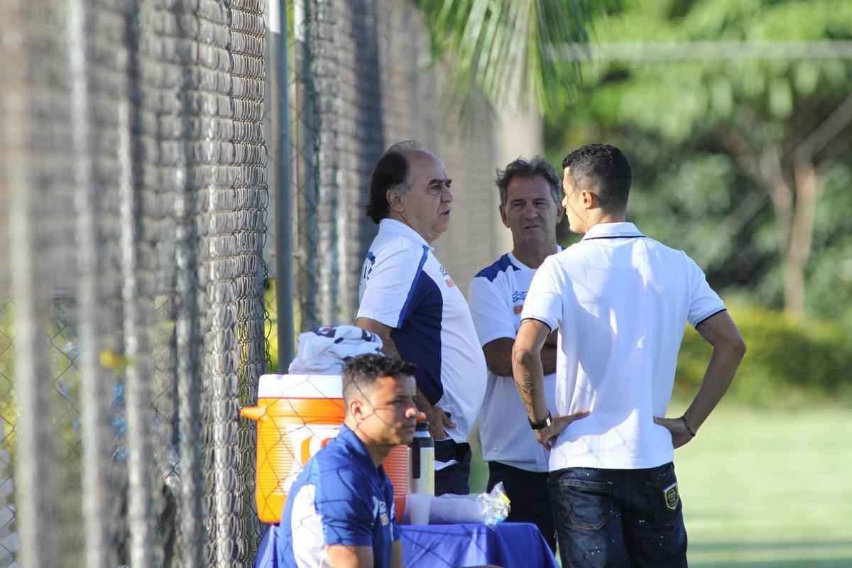 Lateral-esquerdo se despediu do Cruzeiro aps acertar transferncia para o Dnipro