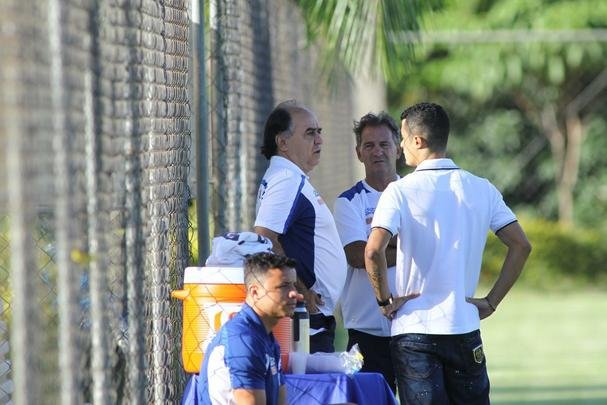 Lateral-esquerdo se despediu do Cruzeiro aps acertar transferncia para o Dnipro