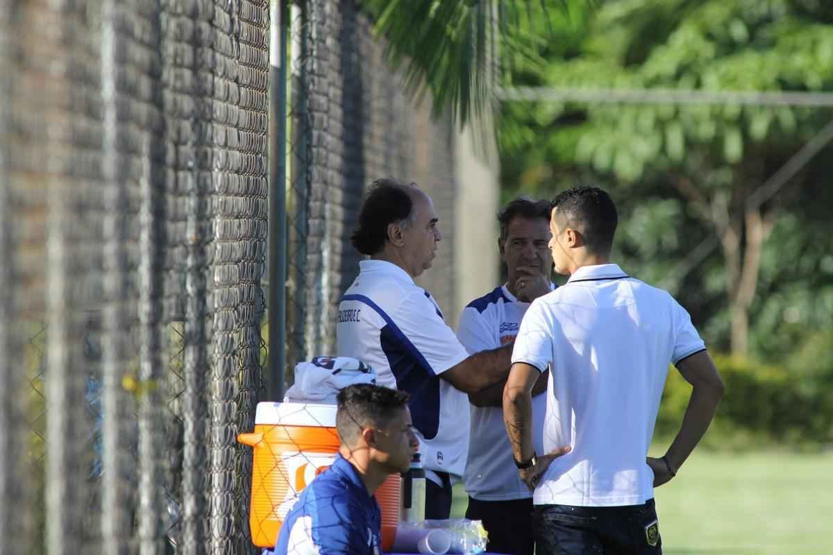 Lateral-esquerdo se despediu do Cruzeiro aps acertar transferncia para o Dnipro
