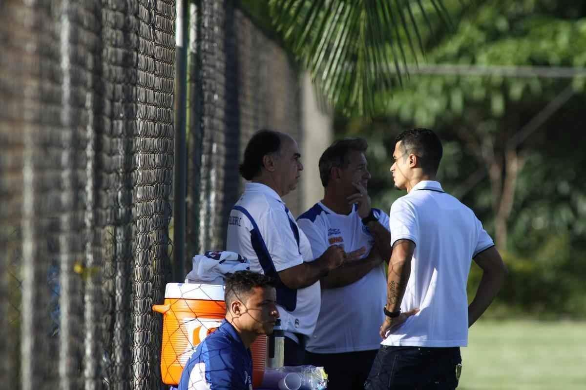 Lateral-esquerdo se despediu do Cruzeiro aps acertar transferncia para o Dnipro
