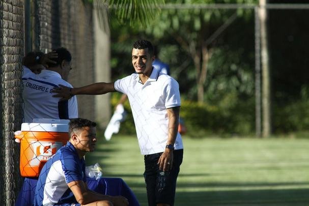 Lateral-esquerdo se despediu do Cruzeiro aps acertar transferncia para o Dnipro