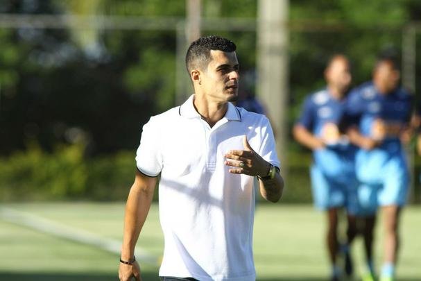 Lateral-esquerdo se despediu do Cruzeiro aps acertar transferncia para o Dnipro