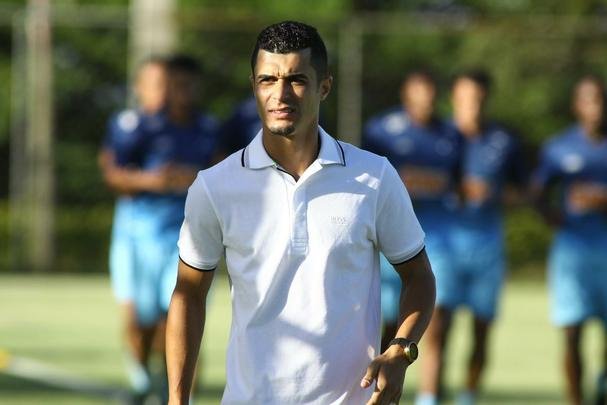 Lateral-esquerdo se despediu do Cruzeiro aps acertar transferncia para o Dnipro