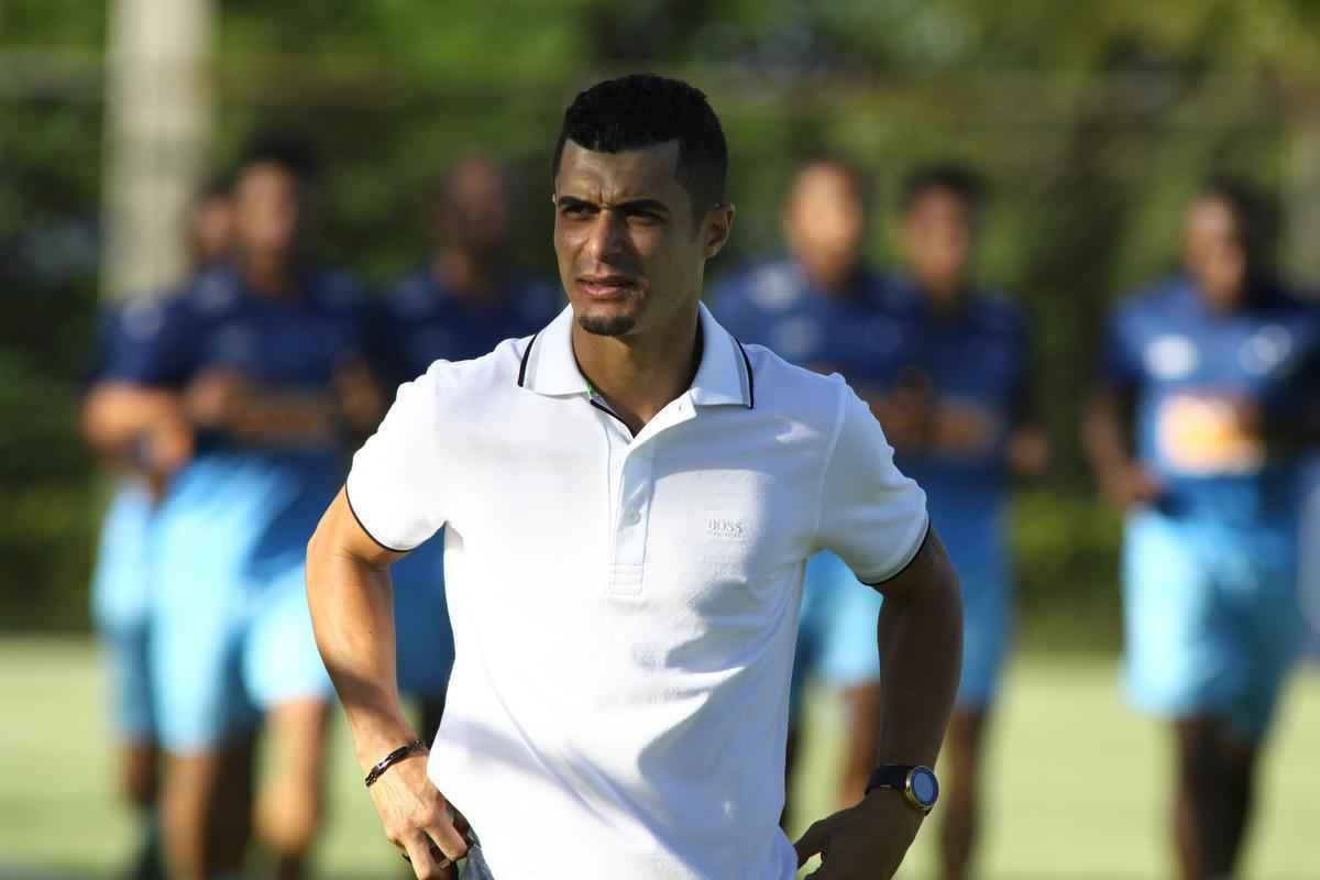 Lateral-esquerdo se despediu do Cruzeiro aps acertar transferncia para o Dnipro