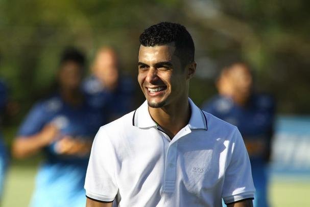 Lateral-esquerdo se despediu do Cruzeiro aps acertar transferncia para o Dnipro