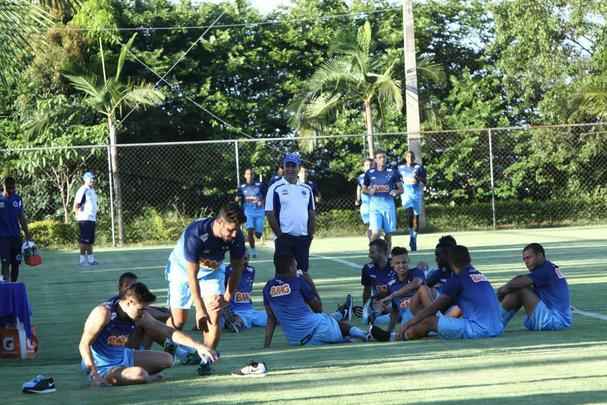 Tcnico Marcelo Oliveira observou o primeiro treinamento da pr-temporada, que teve avaliaes fsicas