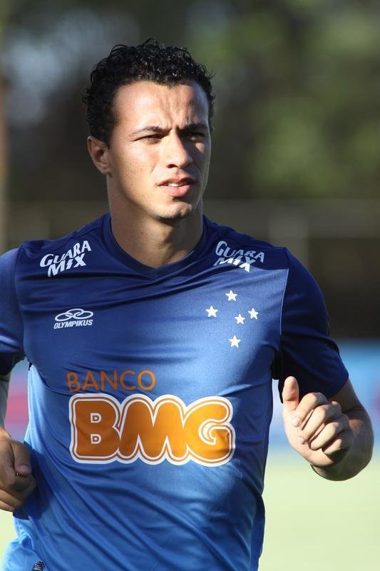 Equipe treinou na Toca II com lateral-direito Fabiano, volante Seymour e atacantes Damio e Joel