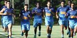 Equipe treinou na Toca II com lateral-direito Fabiano, volante Seymour e atacantes Damio e Joel