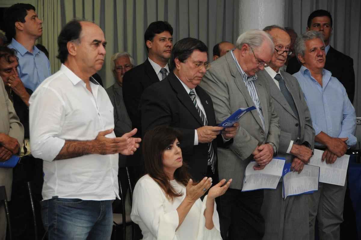 Cruzeiro comemorou aniversrio com tradicional missa, no Barro Preto, nessa quarta-feira. Clube completou 94 anos no dia 2 de janeiro. O presidente Gilvan de Pinho Tavares e o tcnico Marcelo Oliveira compareceram  missa