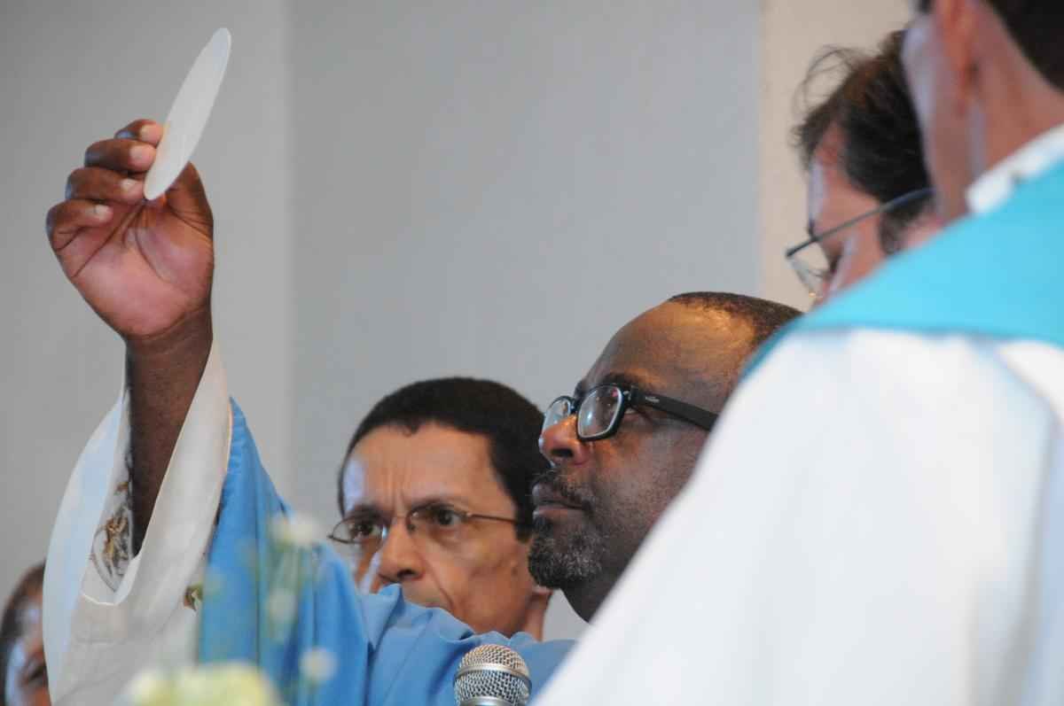 Cruzeiro comemorou aniversrio com tradicional missa, no Barro Preto, nessa quarta-feira. Clube completou 94 anos no dia 2 de janeiro. O presidente Gilvan de Pinho Tavares e o tcnico Marcelo Oliveira compareceram  missa