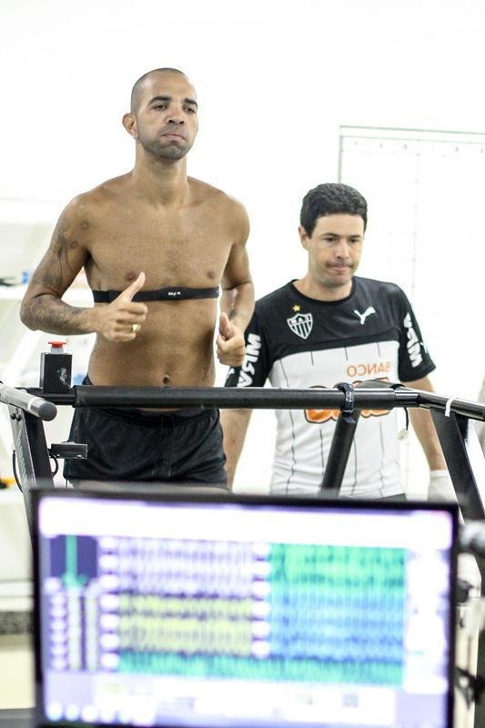O sbado de treino na Cidade  do Galo ficou marcado por baterias de exames clnicos e fsicos. Os atletas fizeram testes de lactato e isocintico, alm de inspees odontolgicas e oftalmolgicas. No domingo, o grupo completar todas as determinaes da primeira semana de pr-temporada.