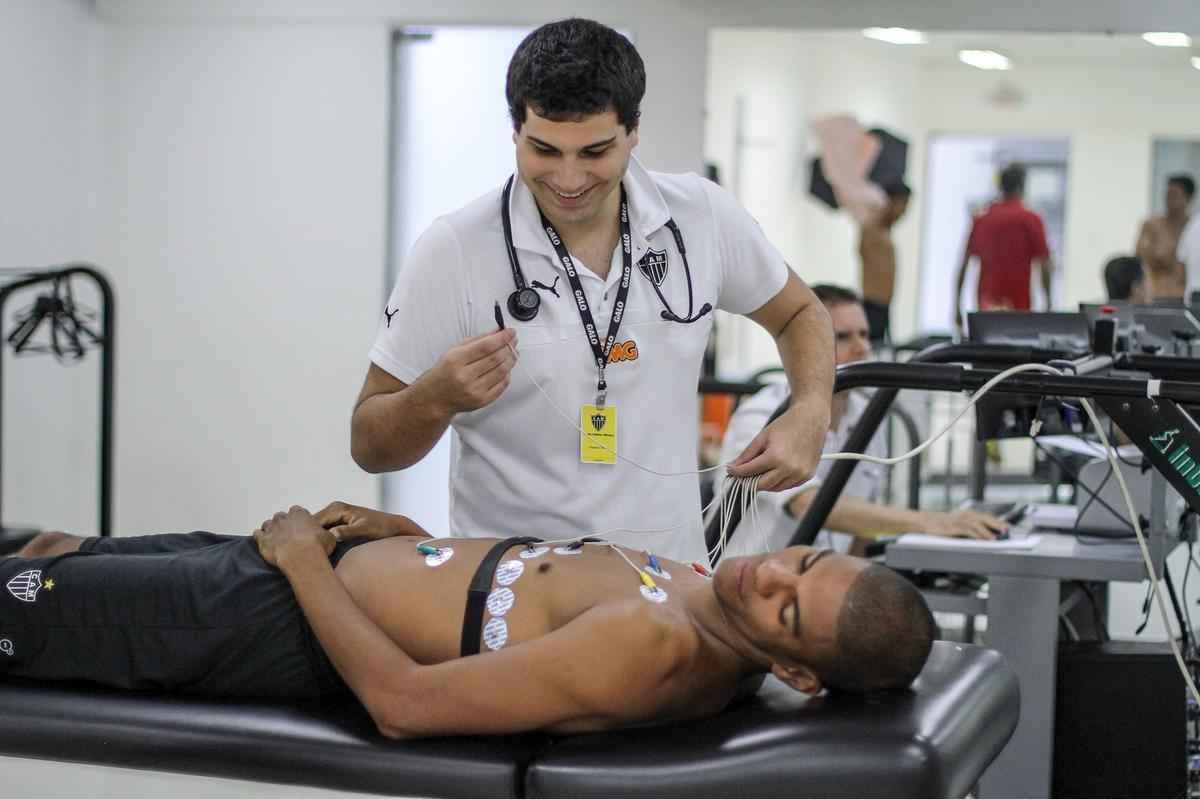 O sbado de treino na Cidade  do Galo ficou marcado por baterias de exames clnicos e fsicos. Os atletas fizeram testes de lactato e isocintico, alm de inspees odontolgicas e oftalmolgicas. No domingo, o grupo completar todas as determinaes da primeira semana de pr-temporada.