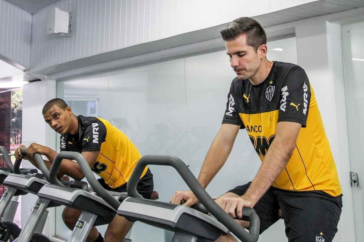 O sbado de treino na Cidade  do Galo ficou marcado por baterias de exames clnicos e fsicos. Os atletas fizeram testes de lactato e isocintico, alm de inspees odontolgicas e oftalmolgicas. No domingo, o grupo completar todas as determinaes da primeira semana de pr-temporada.