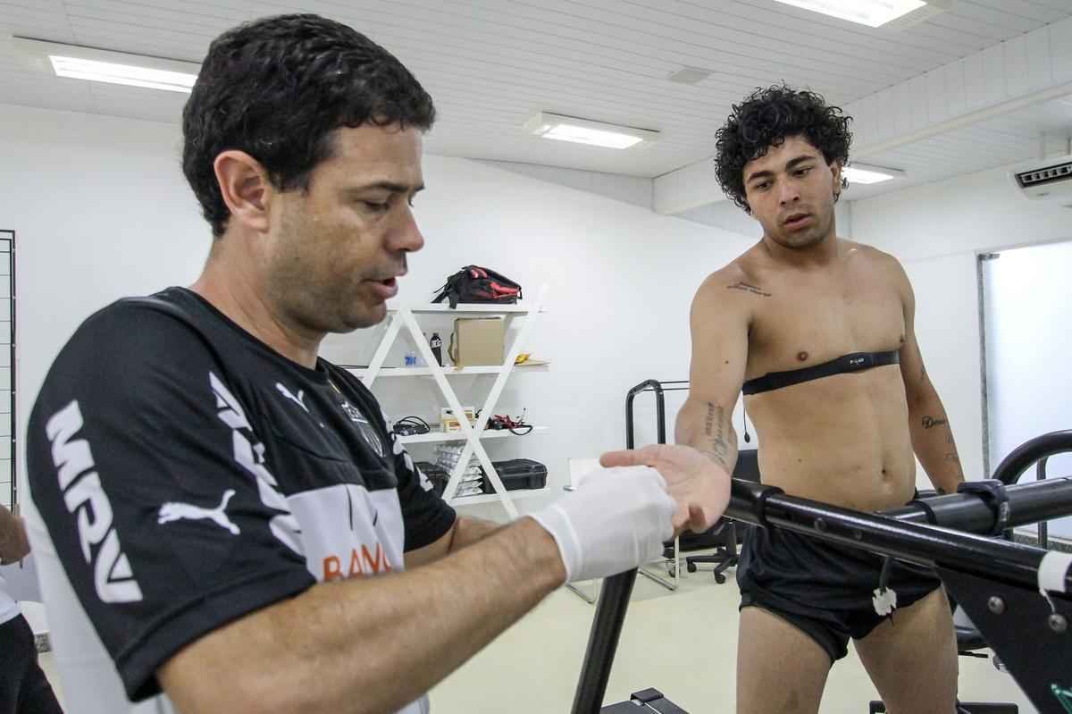 O sbado de treino na Cidade  do Galo ficou marcado por baterias de exames clnicos e fsicos. Os atletas fizeram testes de lactato e isocintico, alm de inspees odontolgicas e oftalmolgicas. No domingo, o grupo completar todas as determinaes da primeira semana de pr-temporada.