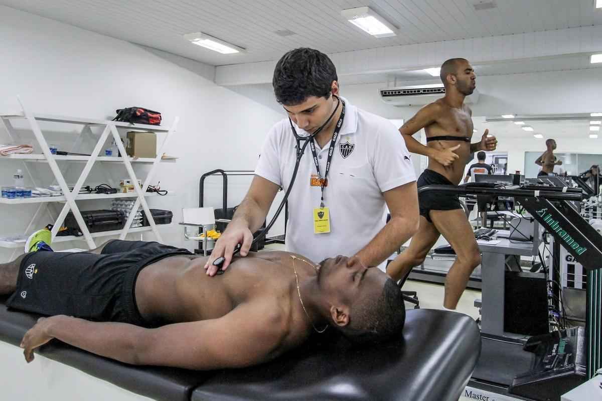 O sbado de treino na Cidade  do Galo ficou marcado por baterias de exames clnicos e fsicos. Os atletas fizeram testes de lactato e isocintico, alm de inspees odontolgicas e oftalmolgicas. No domingo, o grupo completar todas as determinaes da primeira semana de pr-temporada.