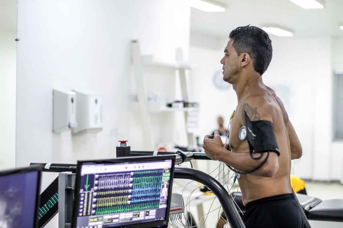 O sbado de treino na Cidade  do Galo ficou marcado por baterias de exames clnicos e fsicos. Os atletas fizeram testes de lactato e isocintico, alm de inspees odontolgicas e oftalmolgicas. No domingo, o grupo completar todas as determinaes da primeira semana de pr-temporada.