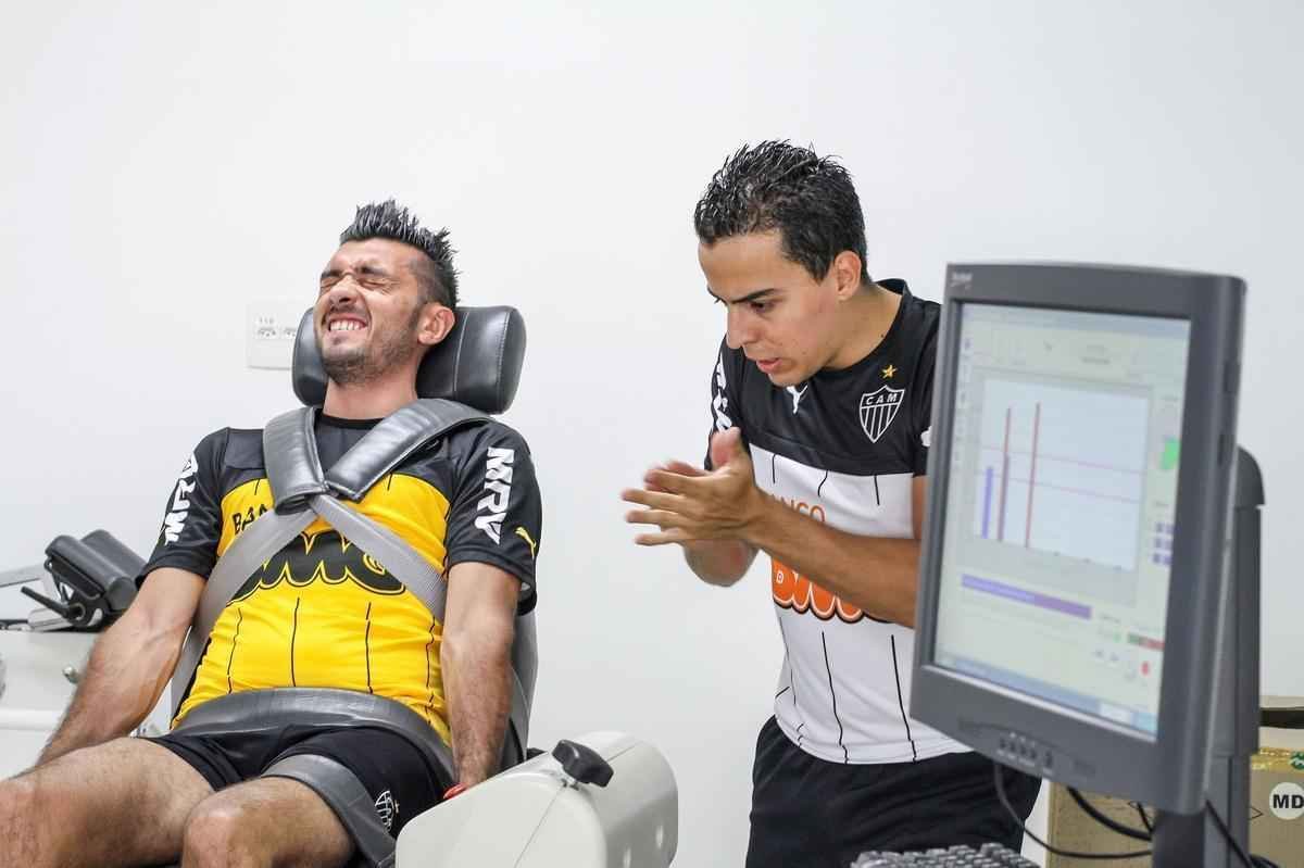 O sbado de treino na Cidade  do Galo ficou marcado por baterias de exames clnicos e fsicos. Os atletas fizeram testes de lactato e isocintico, alm de inspees odontolgicas e oftalmolgicas. No domingo, o grupo completar todas as determinaes da primeira semana de pr-temporada.