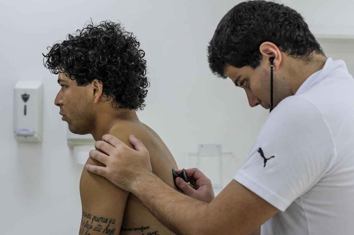 O sbado de treino na Cidade  do Galo ficou marcado por baterias de exames clnicos e fsicos. Os atletas fizeram testes de lactato e isocintico, alm de inspees odontolgicas e oftalmolgicas. No domingo, o grupo completar todas as determinaes da primeira semana de pr-temporada.