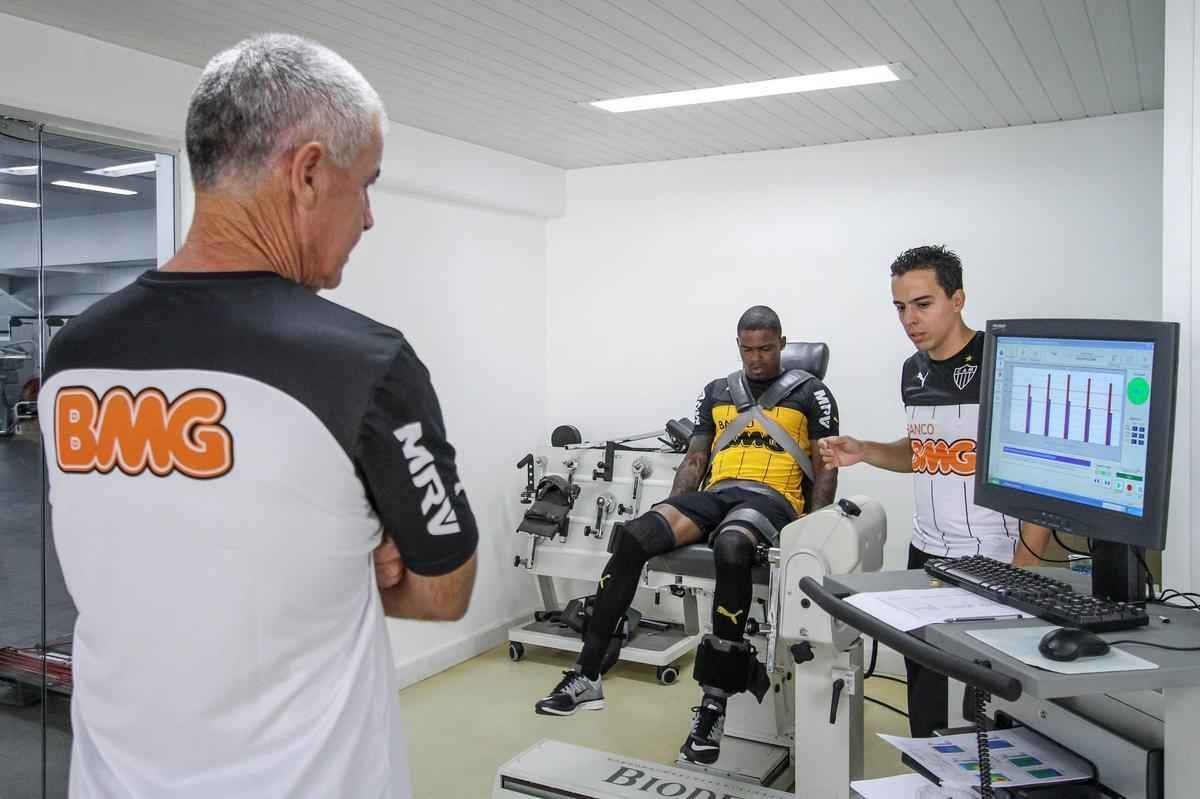 O sbado de treino na Cidade  do Galo ficou marcado por baterias de exames clnicos e fsicos. Os atletas fizeram testes de lactato e isocintico, alm de inspees odontolgicas e oftalmolgicas. No domingo, o grupo completar todas as determinaes da primeira semana de pr-temporada.