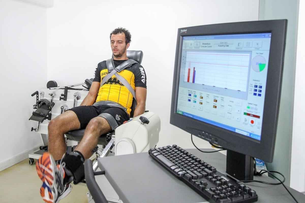 O sbado de treino na Cidade  do Galo ficou marcado por baterias de exames clnicos e fsicos. Os atletas fizeram testes de lactato e isocintico, alm de inspees odontolgicas e oftalmolgicas. No domingo, o grupo completar todas as determinaes da primeira semana de pr-temporada.